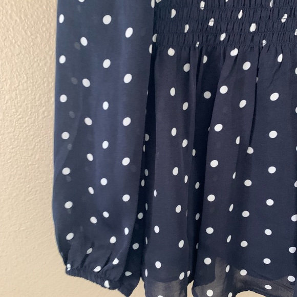*NWT SCOOP NYC Women’s Navy Blue White Polka Dot Ruffle Top SIZE M NWT - Picture 2 of 9
